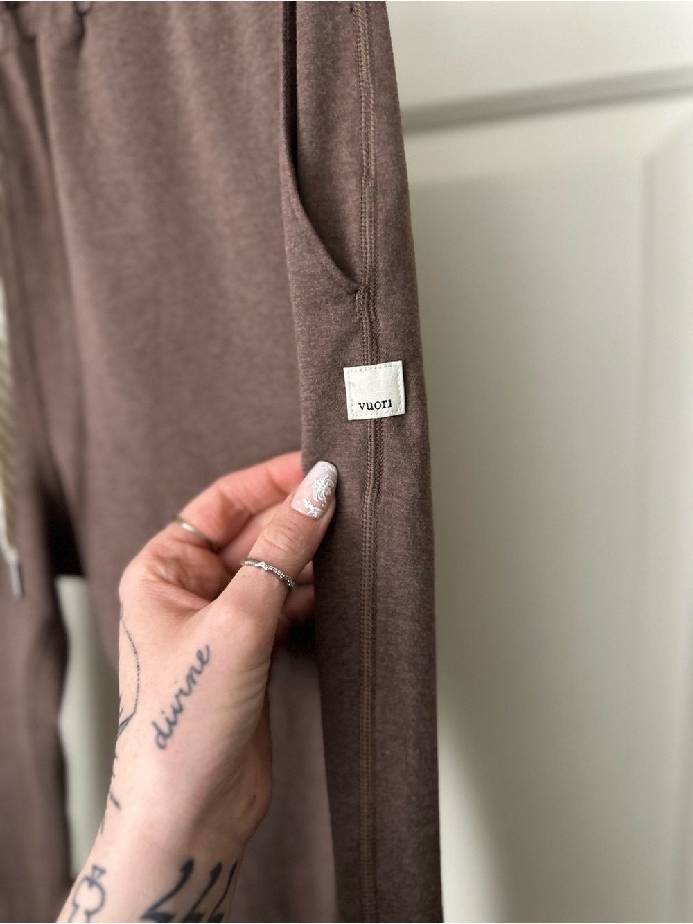 Vuori Performance Joggers - Picture 2 of 4